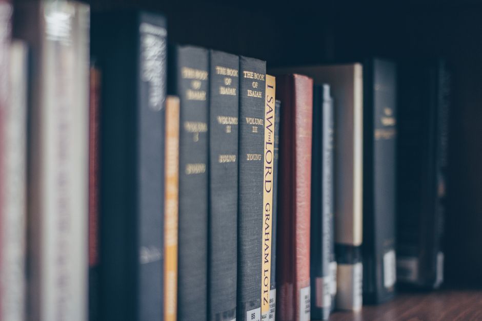 Close-up of a library shelf with books on internet and technology. Ideal for education-themed projects.